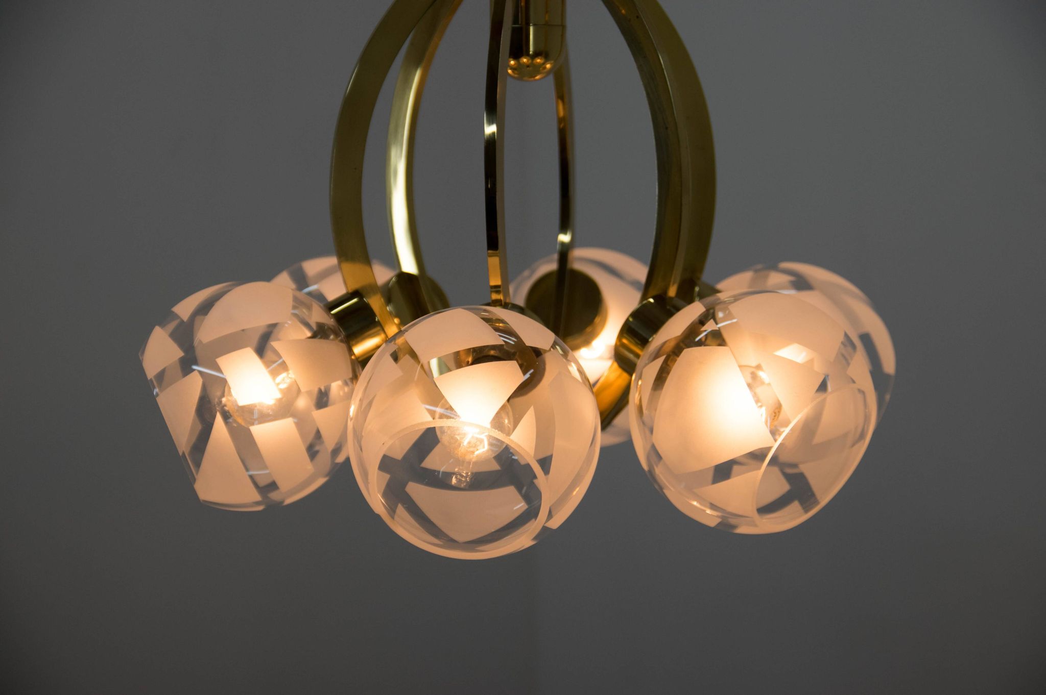 Lustre à 6 bras en laiton et verre, années 1980