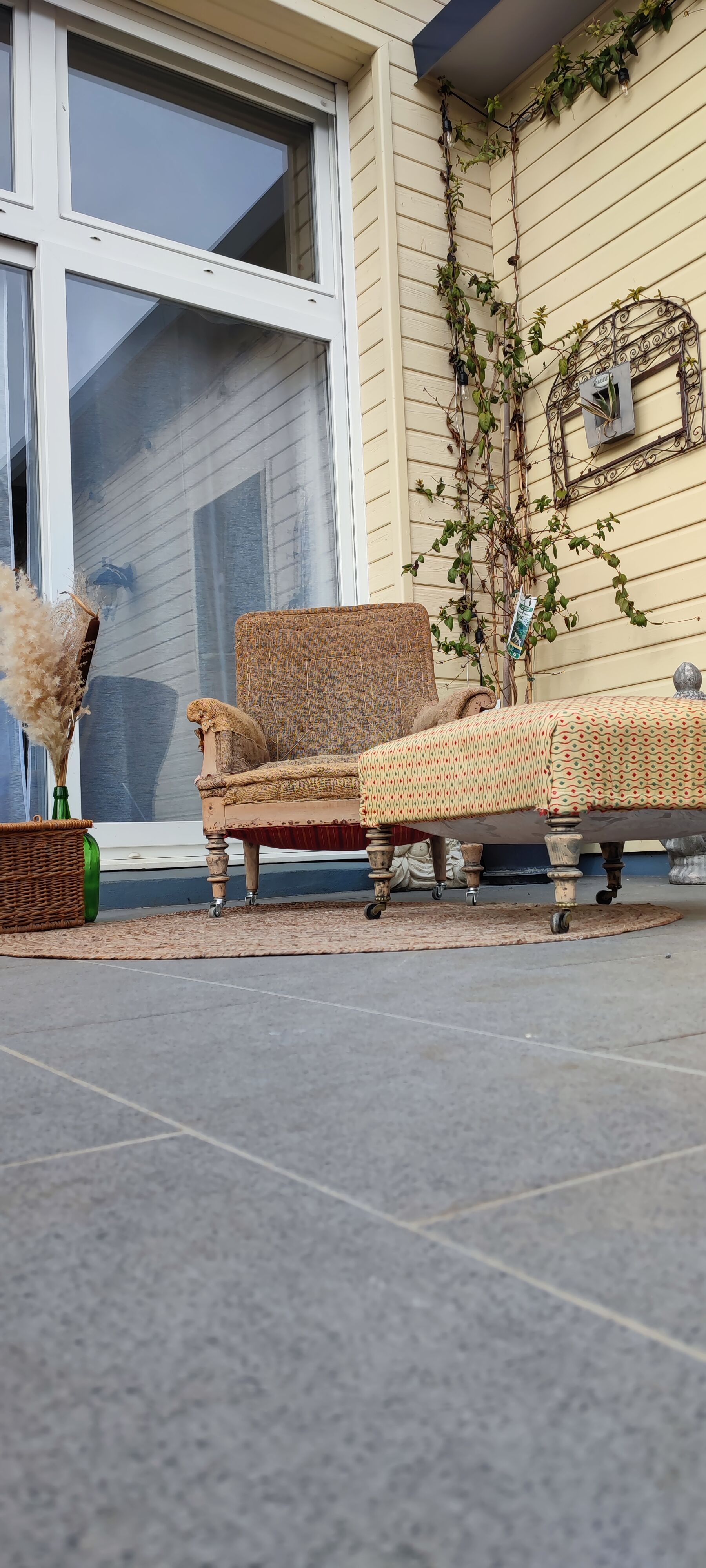 Napoleon III armchair with its 4 original castors - its footrest
