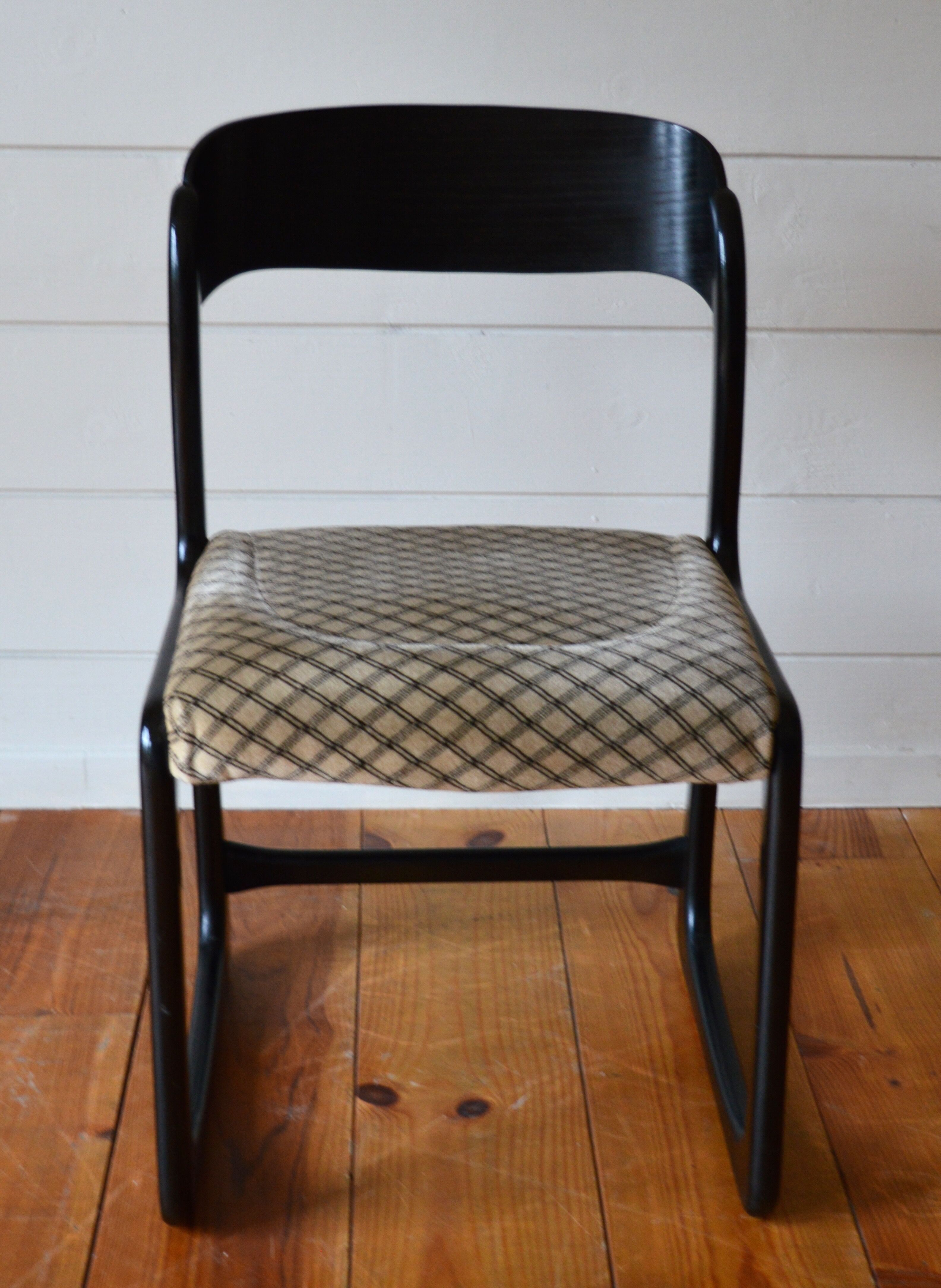Ensemble table et chaises traîneau Baumann