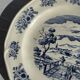 Assiette ancienne en faïence à décor de paysage bleu D24,5