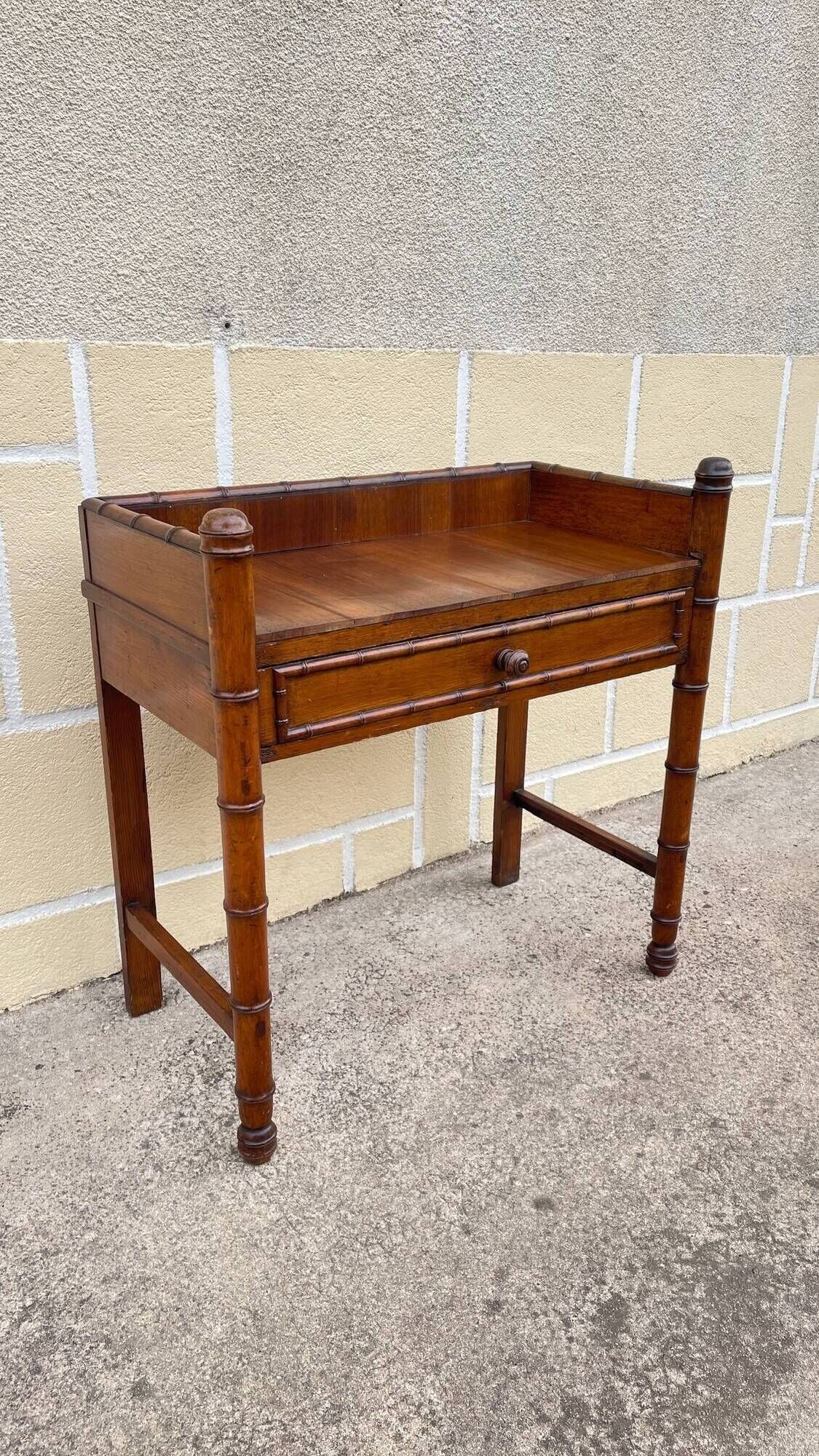 BUREAU Console 1900 called BAMBOO