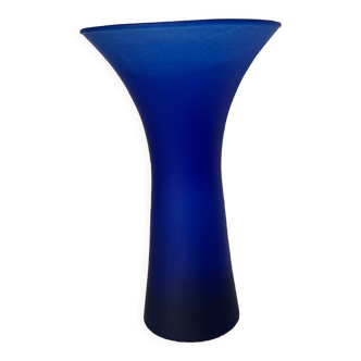 Blue vase in polished glass evasé flare