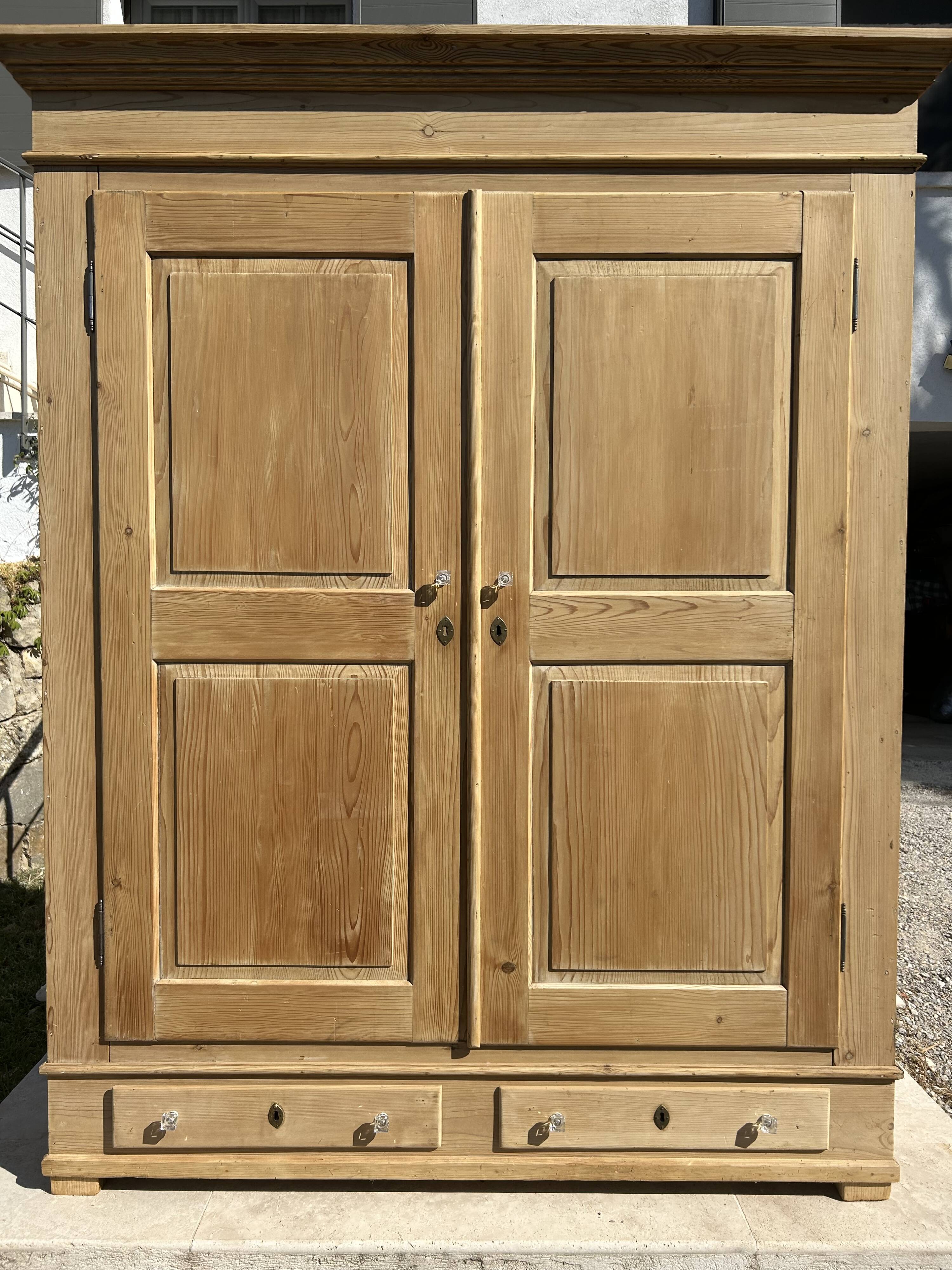 Grande armoire ancienne en pin