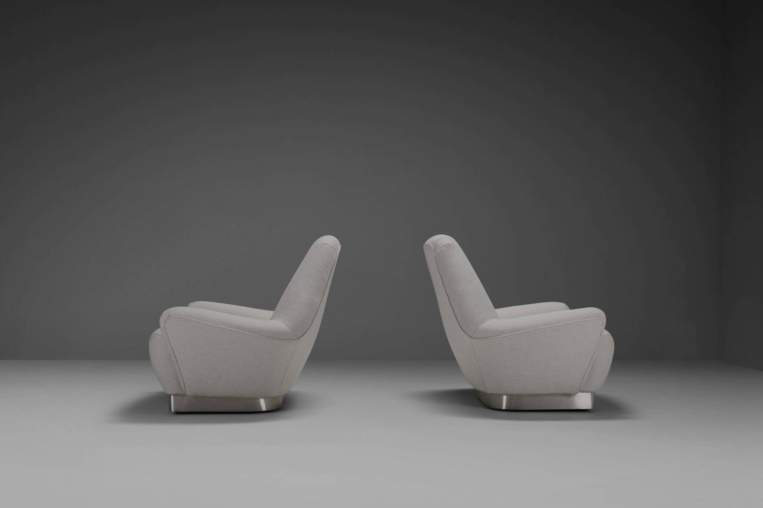Pair of fabric and stainless steel lounge chairs by Gianni Moscatelli