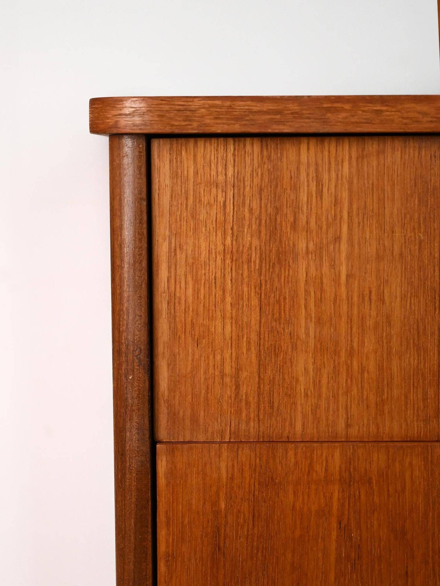 Nordic chest of drawers with wooden handles
