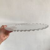 Dish in the shape of a crystal shell