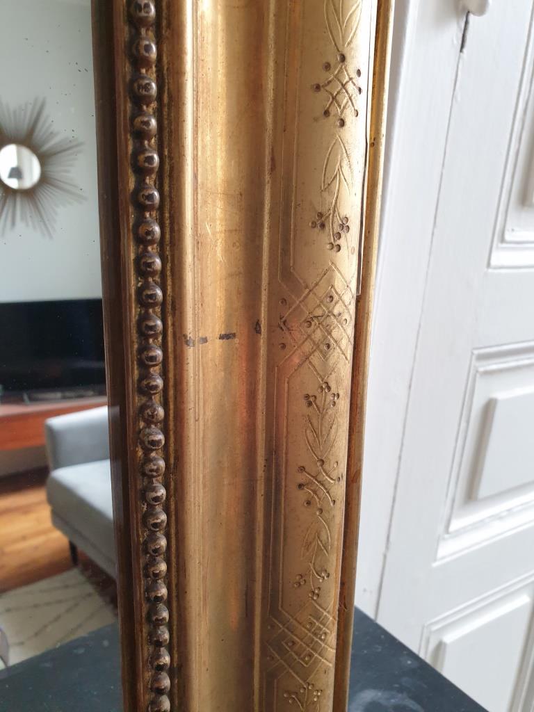 Golden mirror with pediment 98x151cm