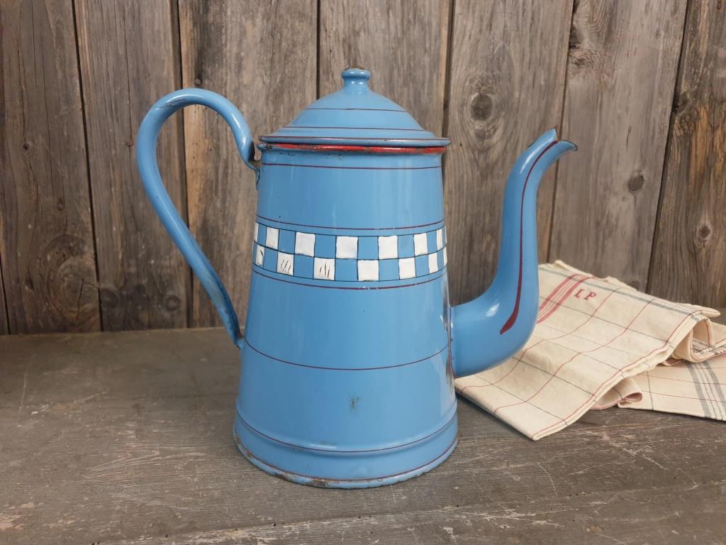 Antique enamelled coffee maker - Kitchen decoration