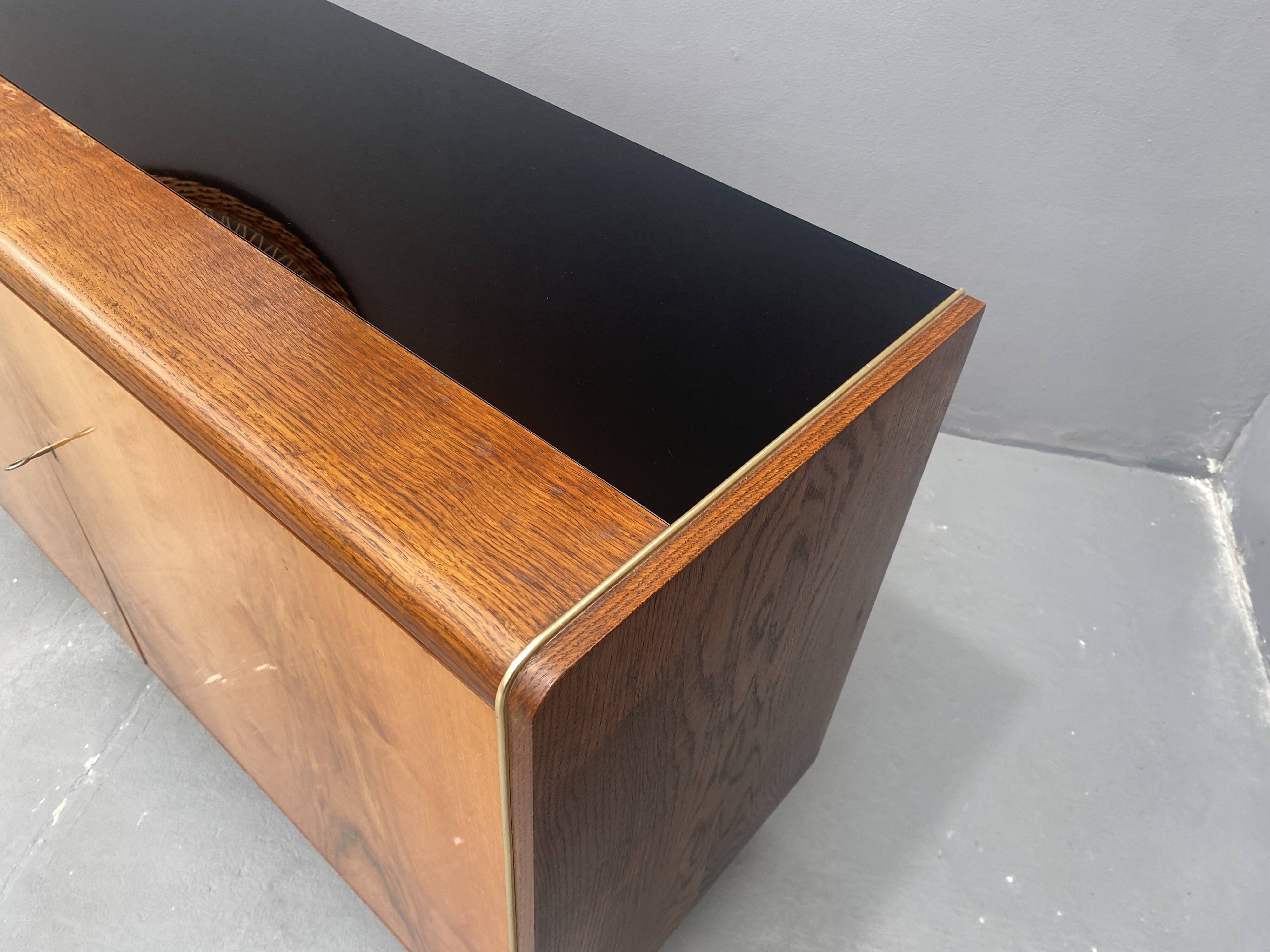 Buffet Jitona en verre opaxite, années 1960