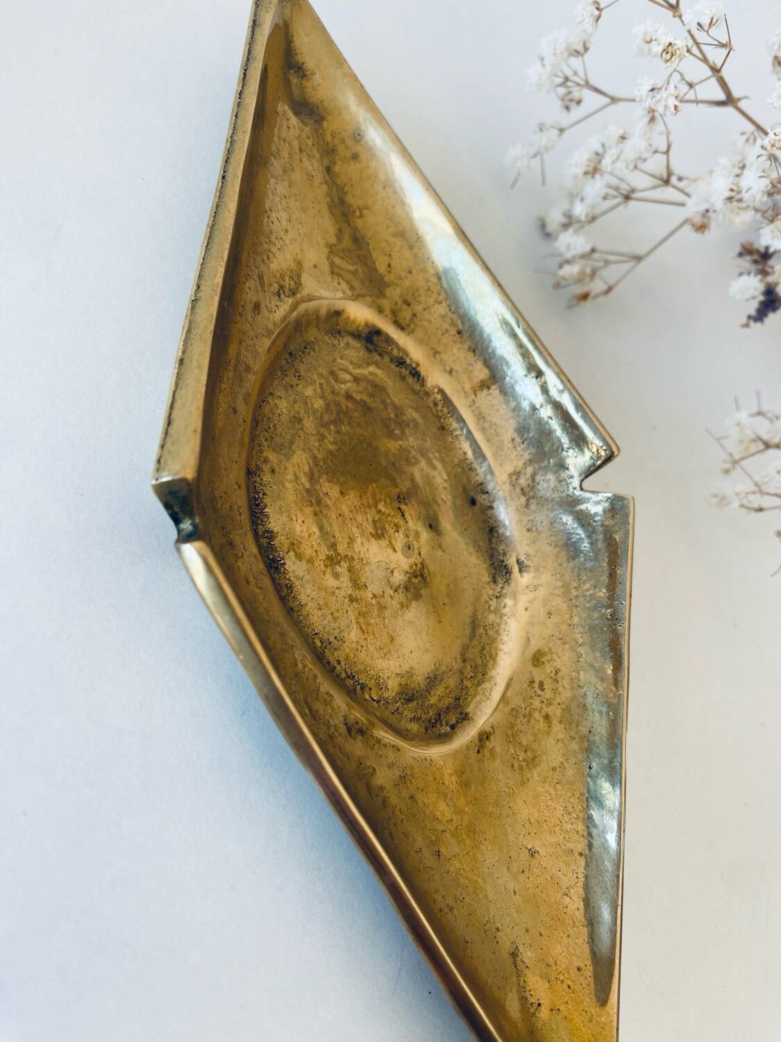 Ashtray or empty pocket diamond design