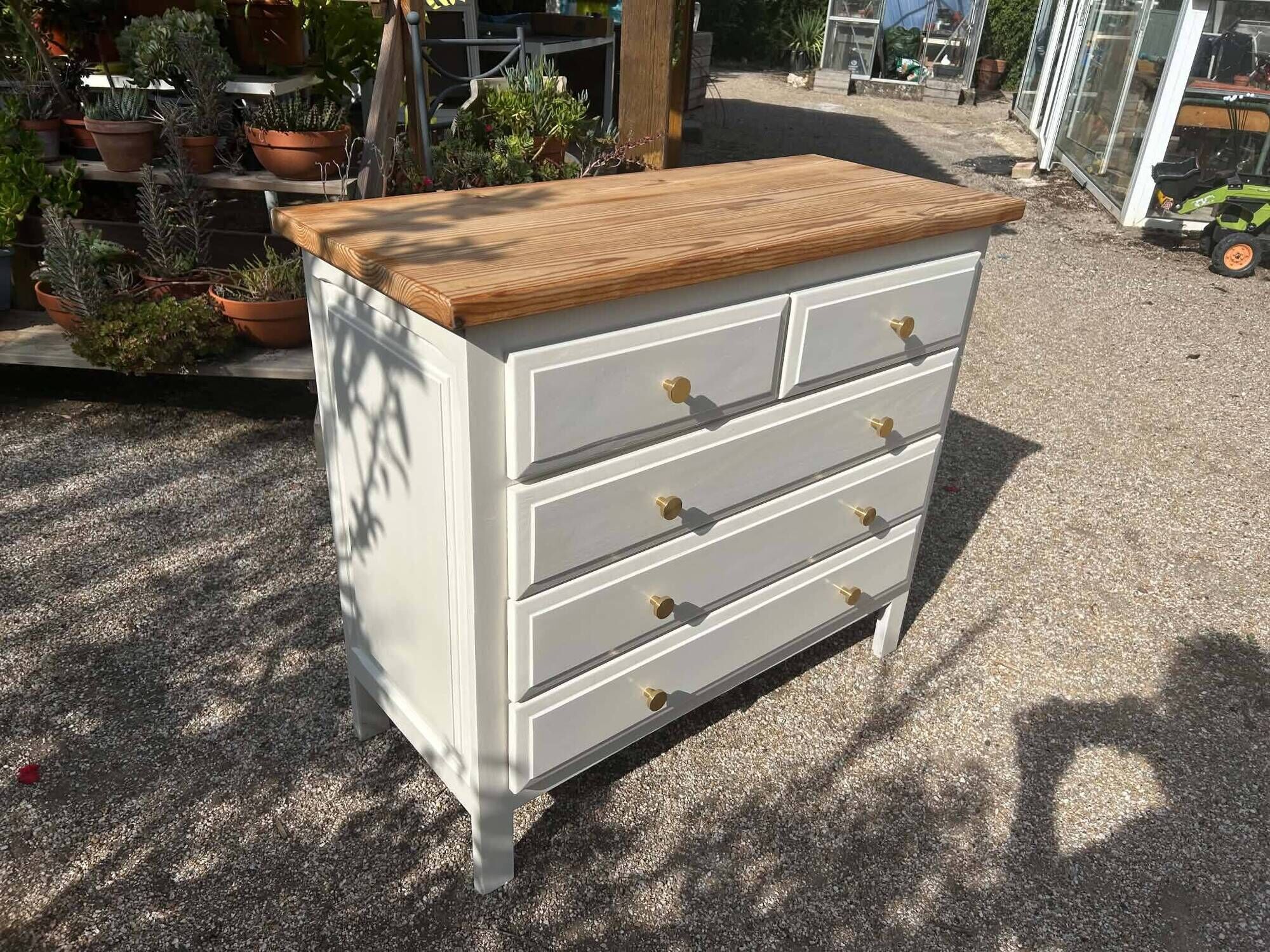 Modern chest of drawers