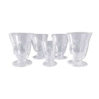 5 verres à liqueur gravés