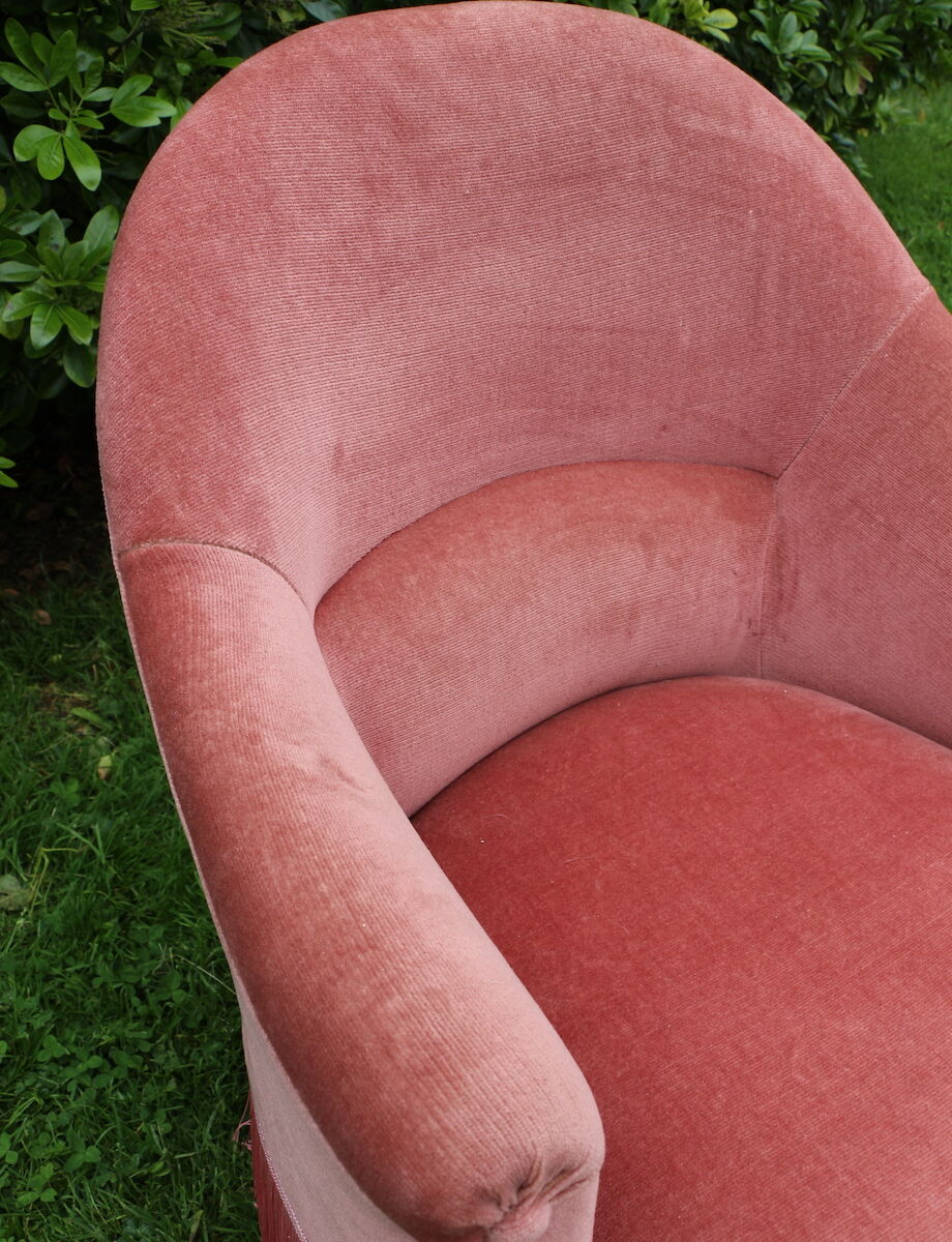 Pink toad armchair