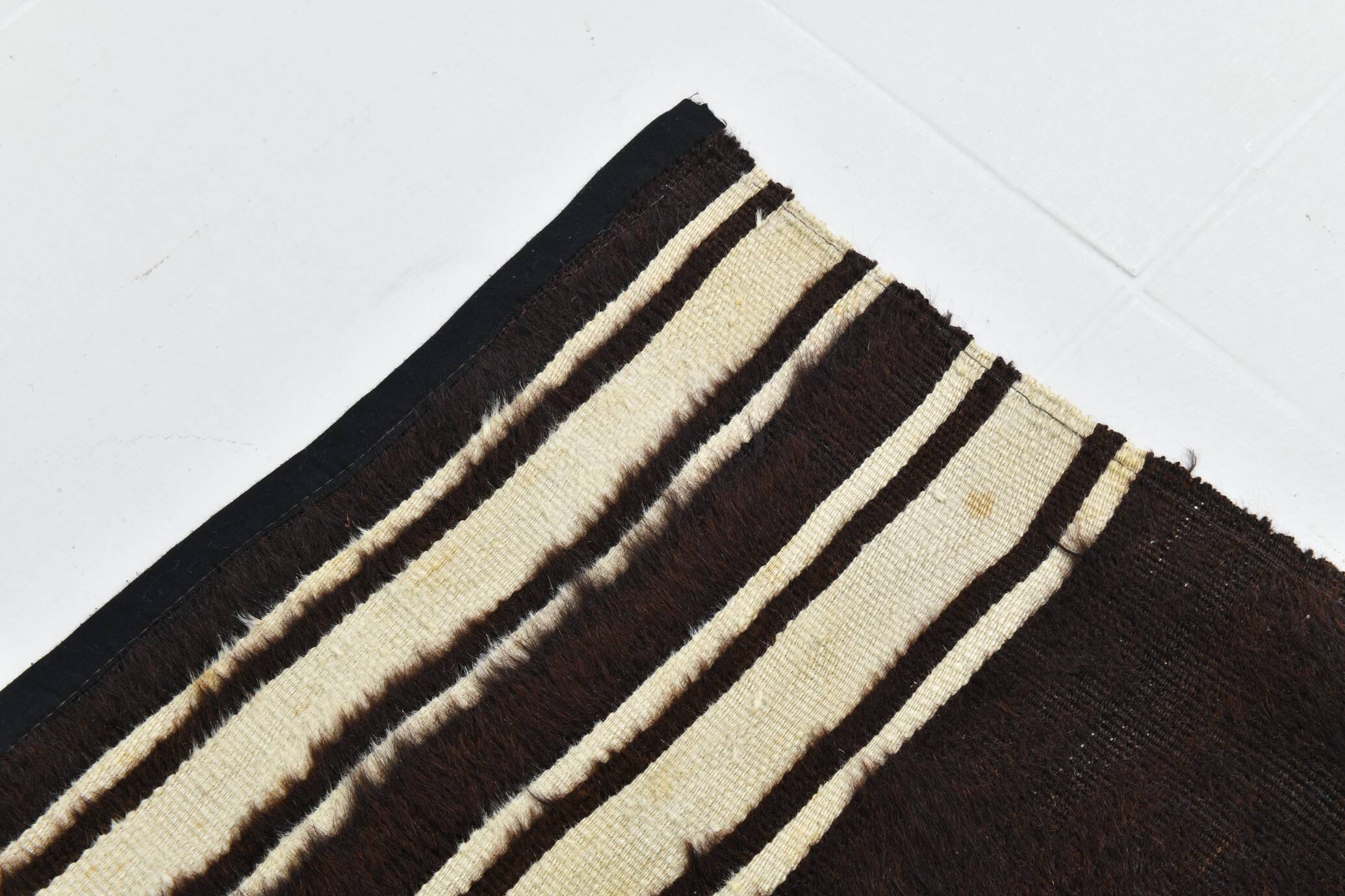 4x6 Black & Beige Handmade Wool Kilim Rug, 127x176 Cm