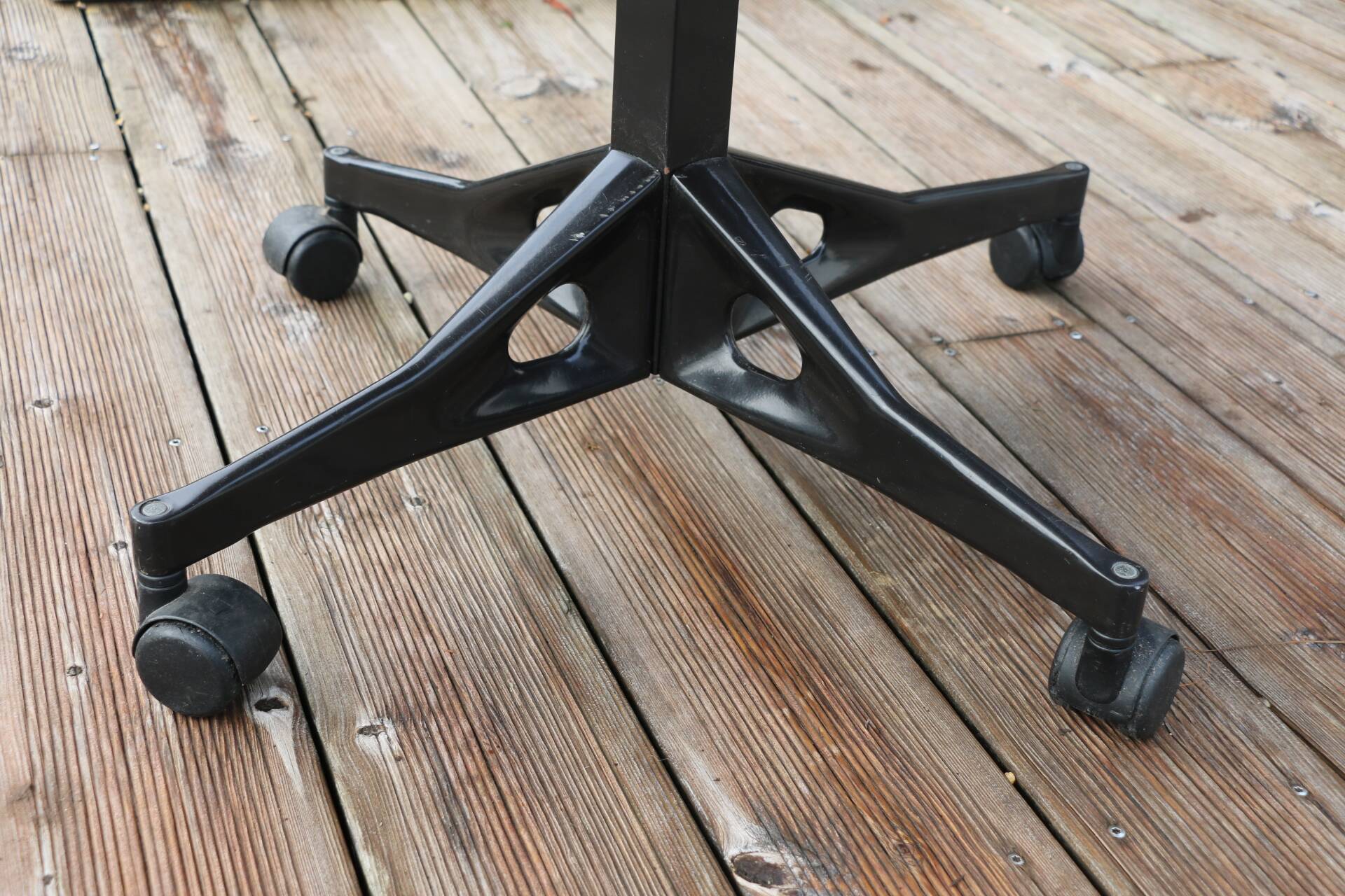 Herman Miller teardrop desk table