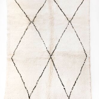 Beni Ouarain Moroccan Berber rug with black diamonds 2.53x1.59m