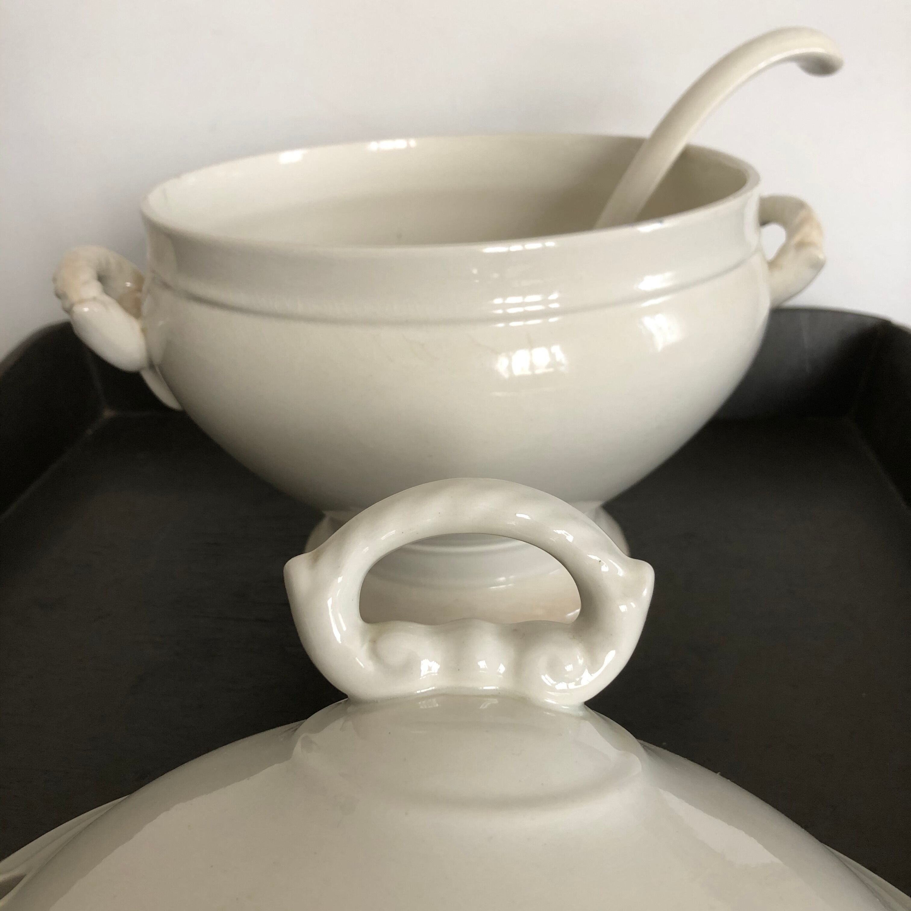 White and shady porcelain soup kitchen