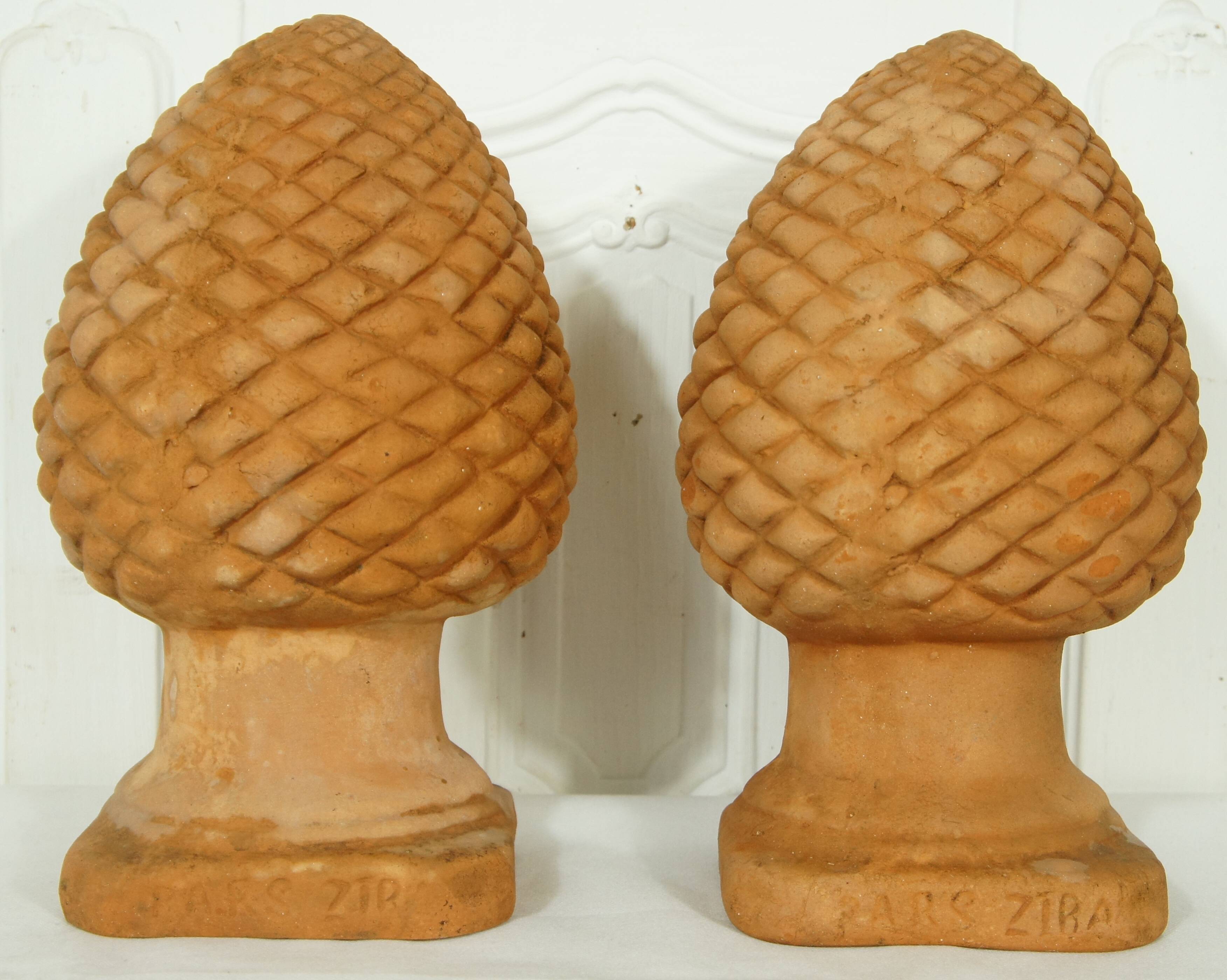 Set de 2 pommes de pin en terre cuite moulée 35 cm