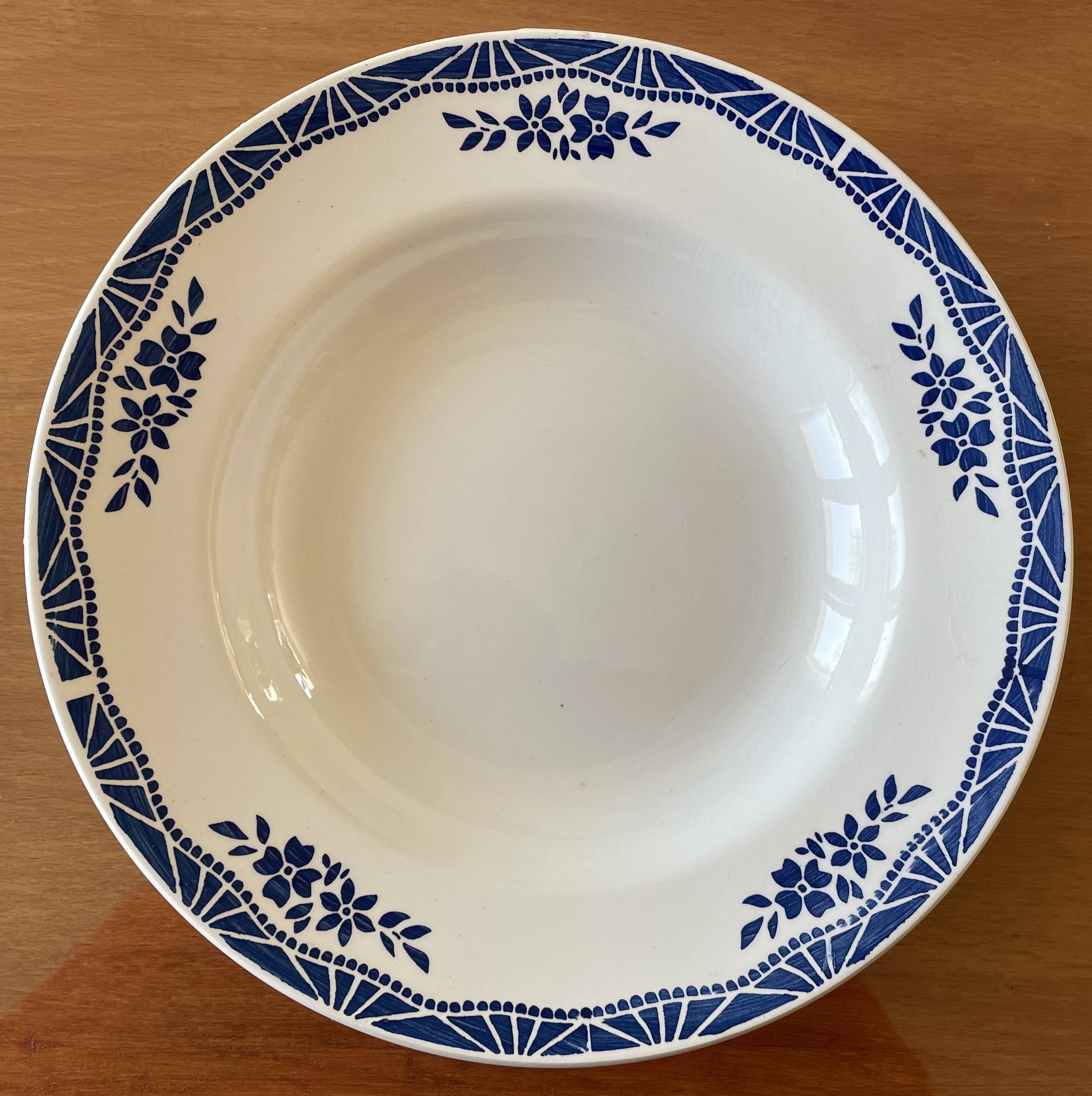 6 antique deep plates in Saint-Amand earthenware (Nord)