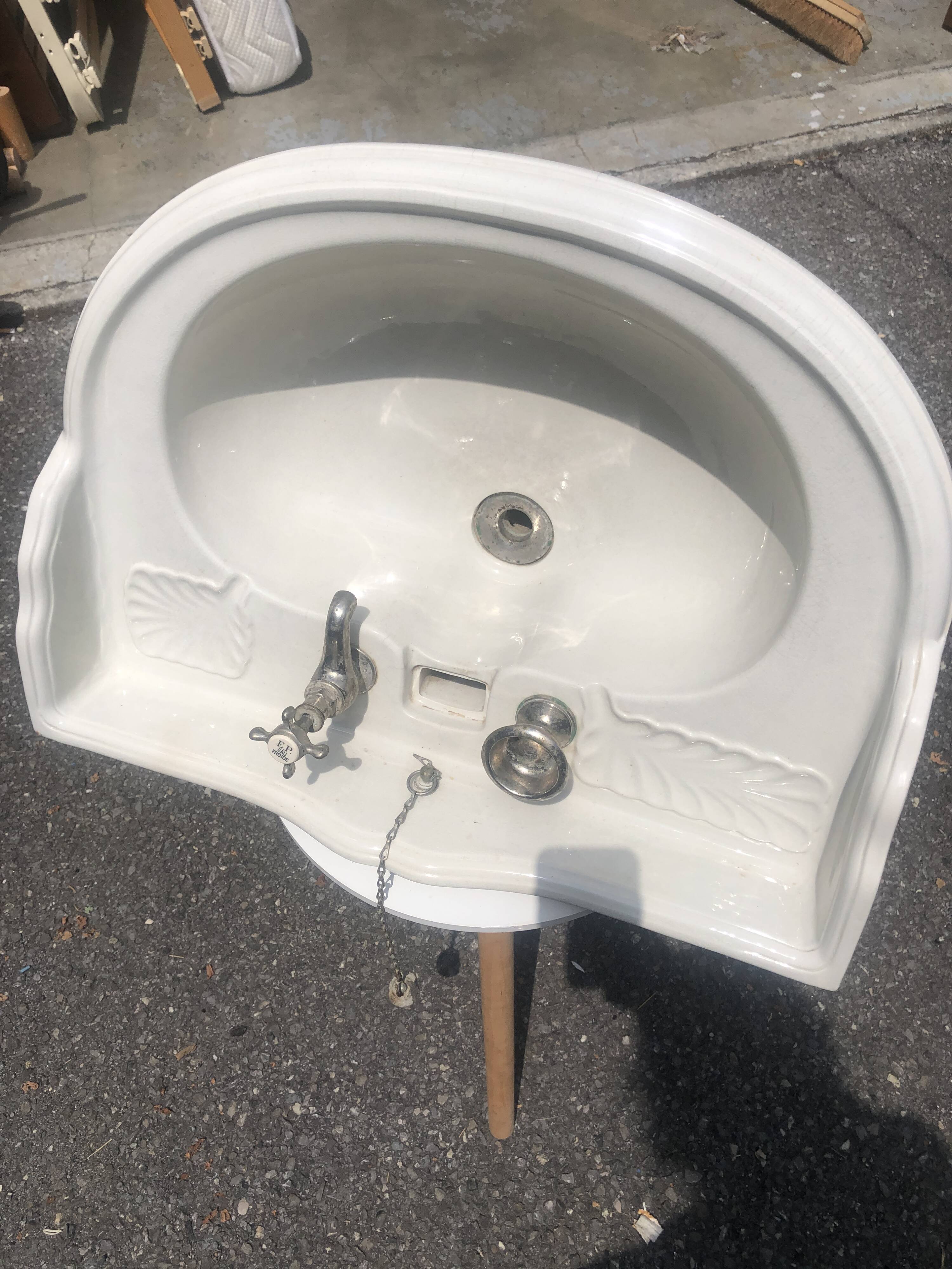 Lavabo ancien mural en porcelaine anglaise Torcher – Robinetterie d'origine