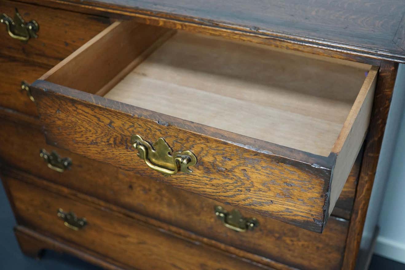Commode anglaise en chêne début XXe siècle