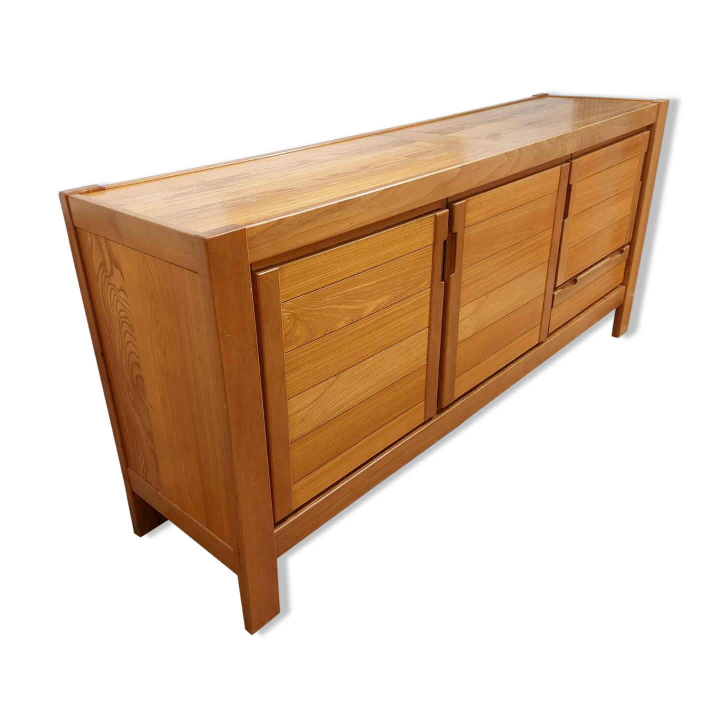 Regain house sideboard