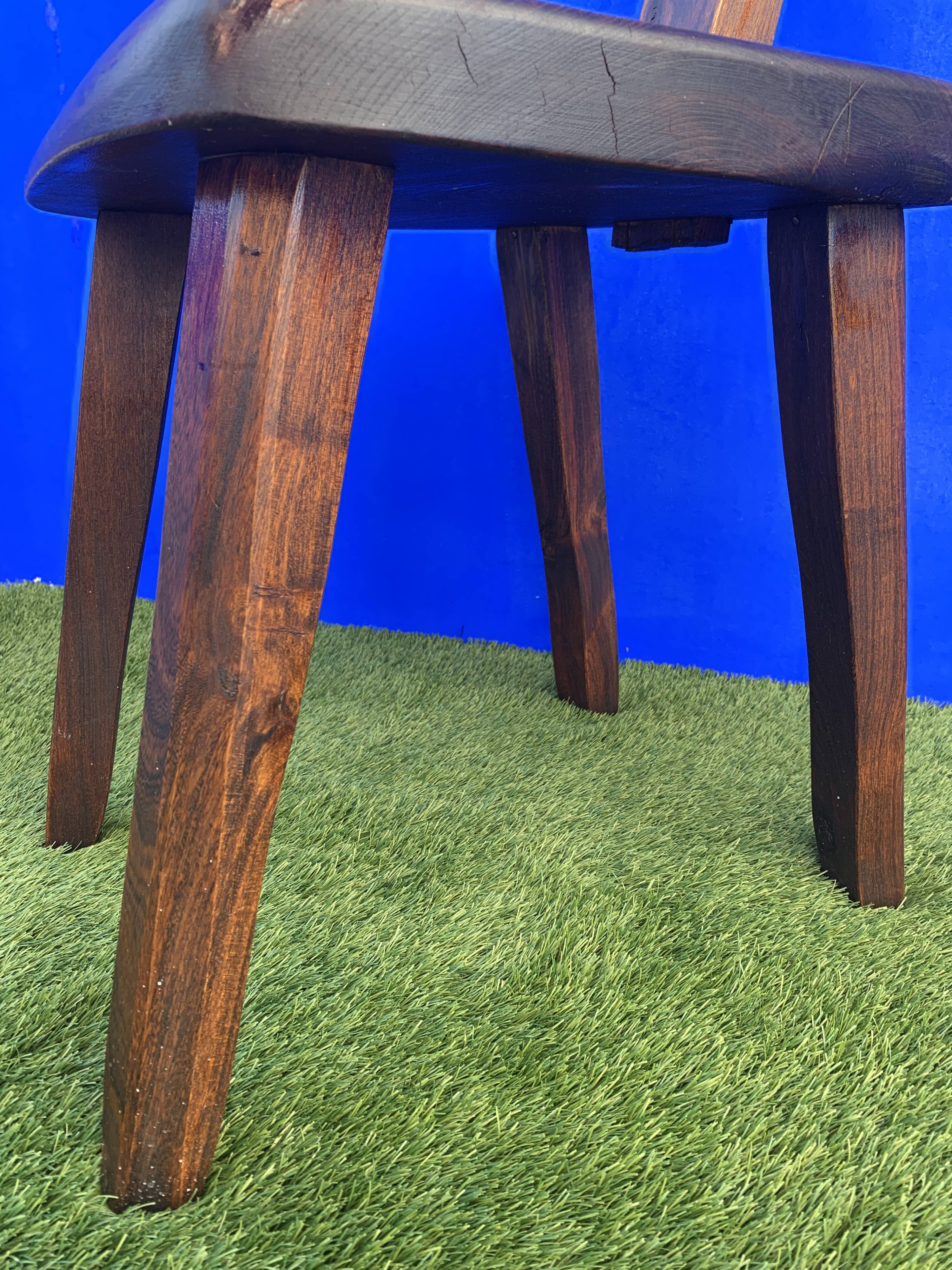 Pair of brutalist T-shaped chairs, solid Aranjou elm, design Olavi Hanninen, 1970