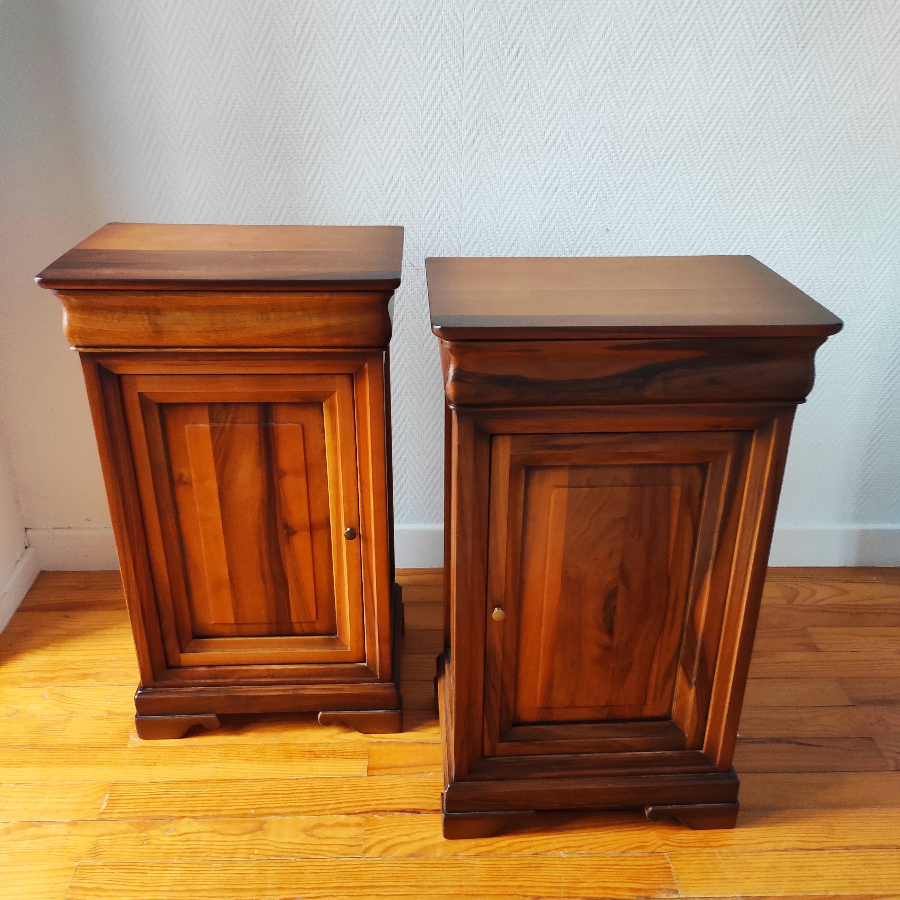 Paire de tables de nuit — style classique, inspiration Louis-Philippe