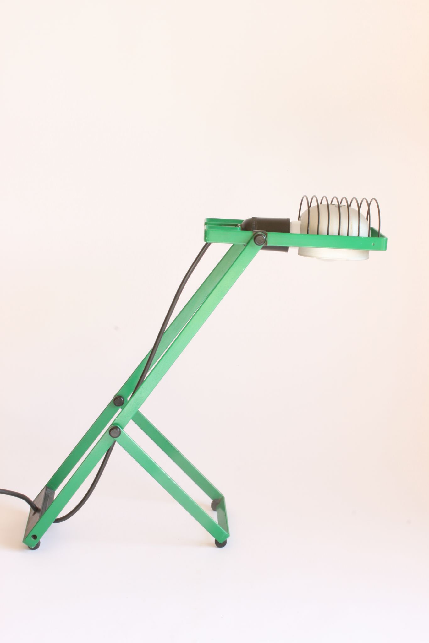 Lampe de table verte « Sintesi » d’Ernesto Gismondi pour Artemide, 1976.