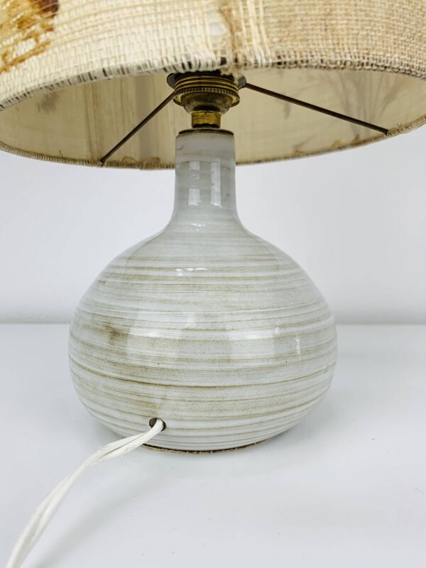 Lampe boule en céramique et abat-jour en fleurs séchées