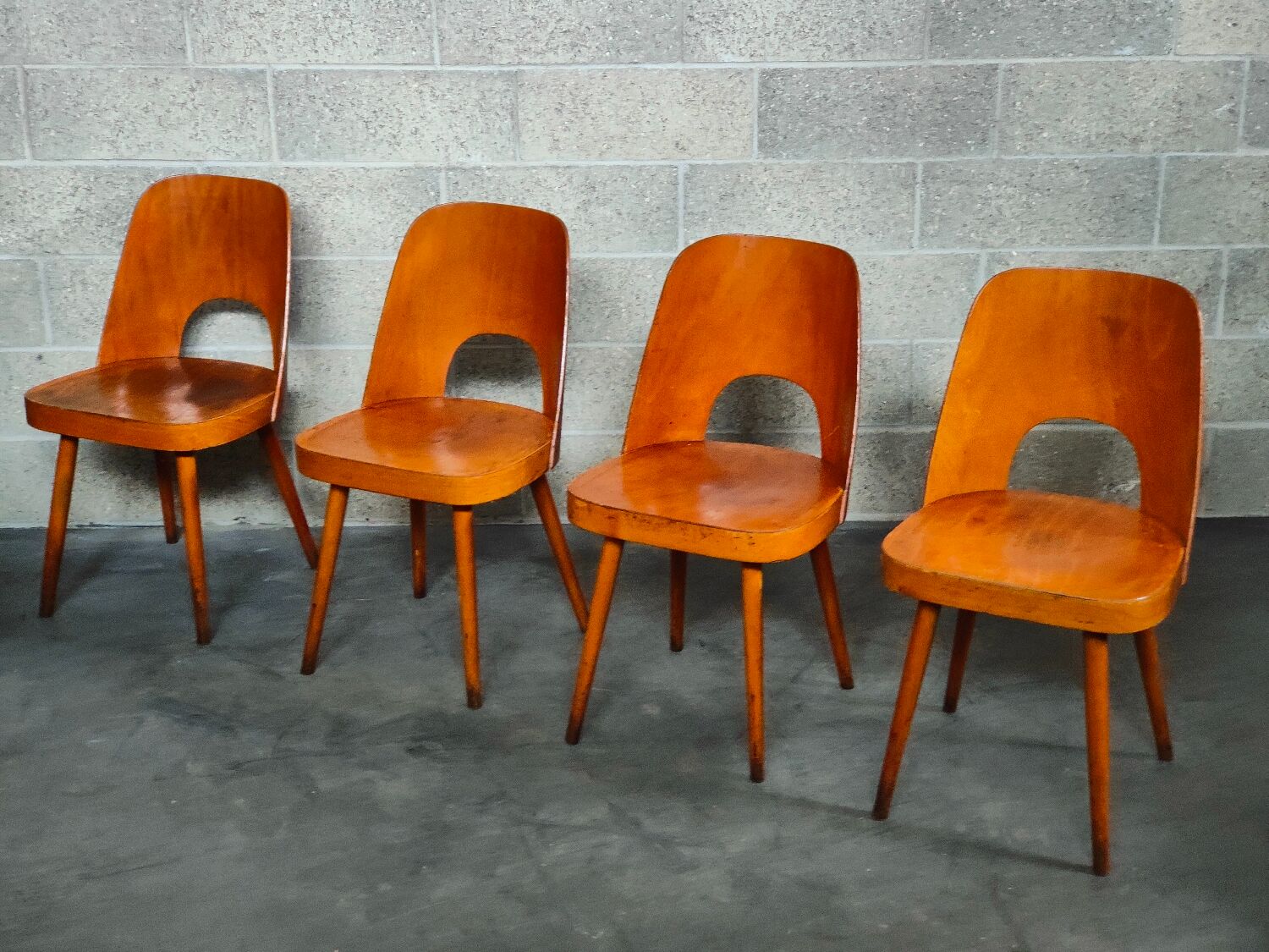 Suite of 4 chairs 515 by Oswald Haerdtl for TON