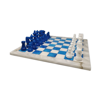 1970s  jeu d’échecs bleu et blanc à Volterra Albâtre fait à la main. Fabriqué en Italie