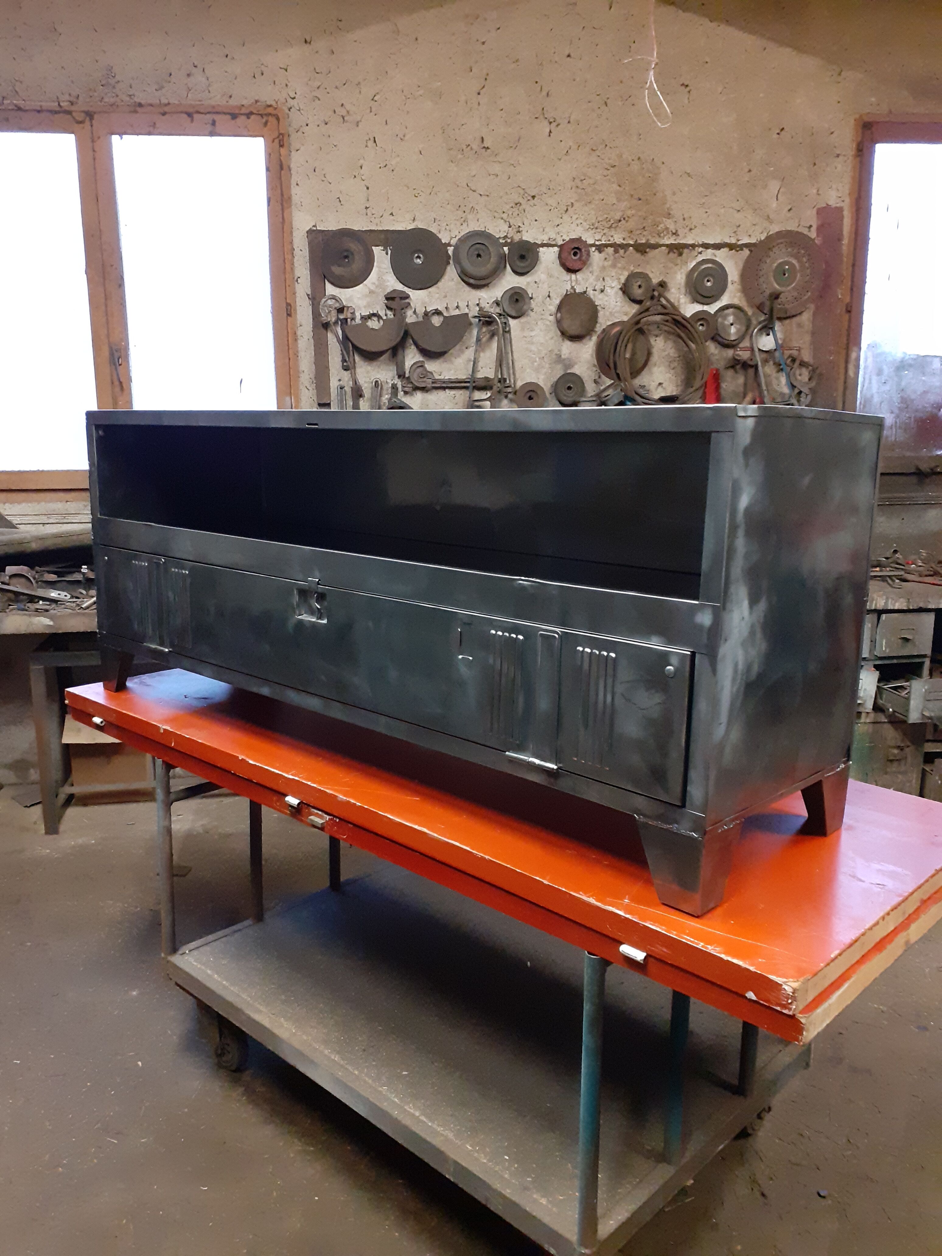 Enfilade or bahut tv indus