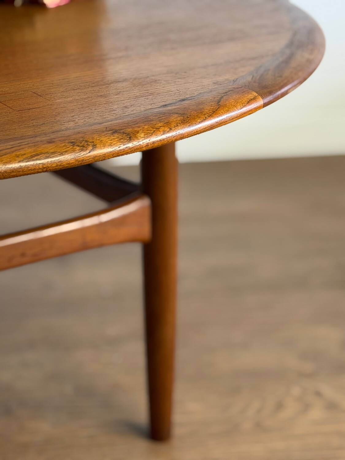Vintage Danish round coffee table – in the style of Johannes Andersen