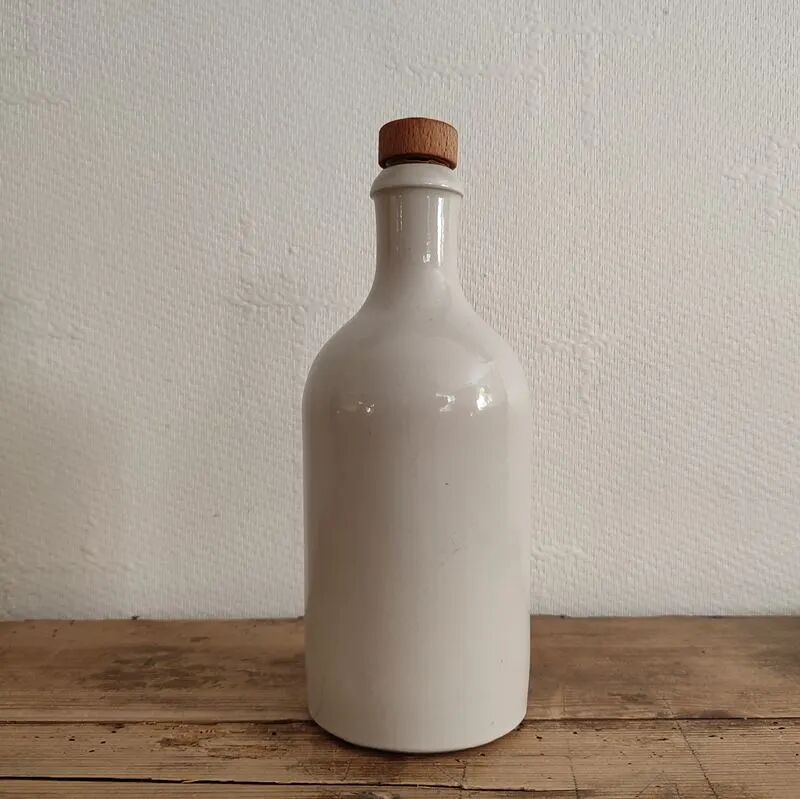 Bouteille en grès blanc