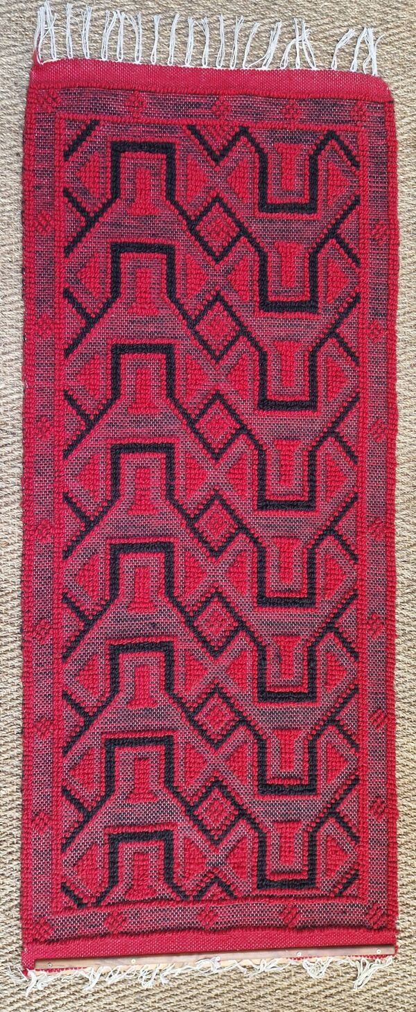 Tapis artisanal grec rouge et noir tissé à la main