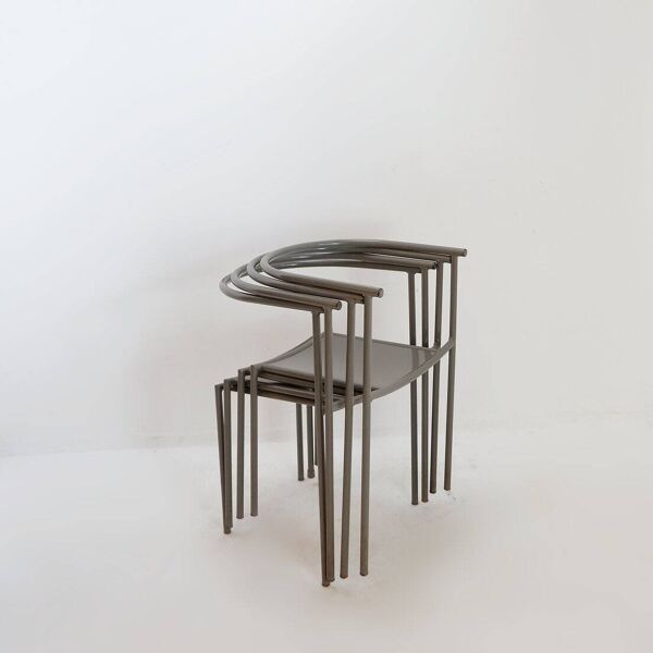 Ensemble de 4 chaises en métal gris dans le style du modèle « Von Vogelsans » de Starck