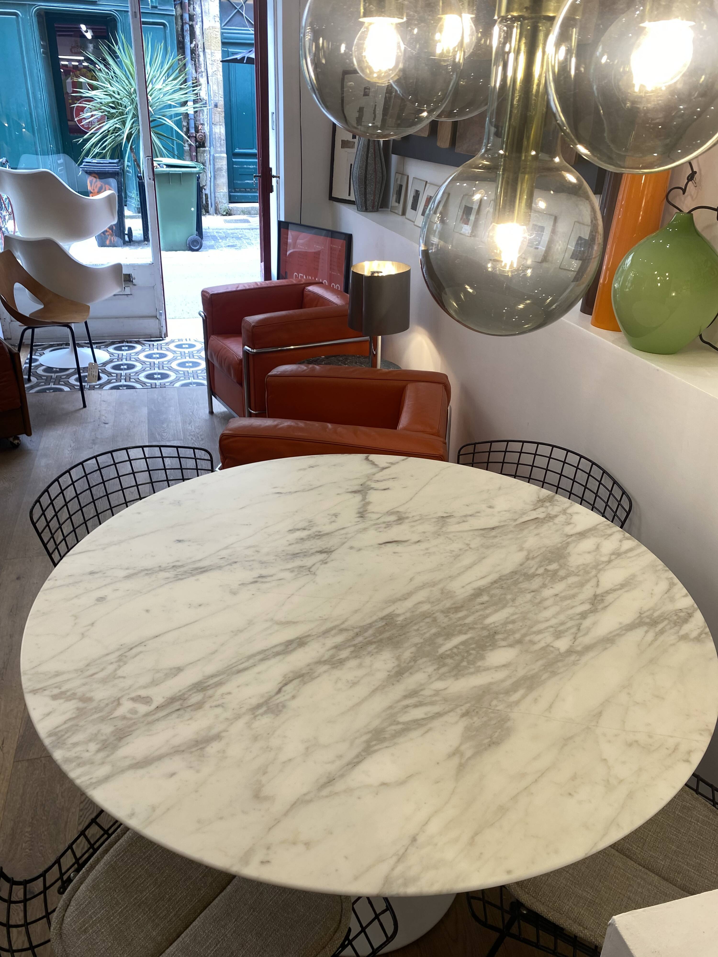 Tulip round table in Calacatta marble by Eero Saarinen - Ø 120 cm - Knoll -