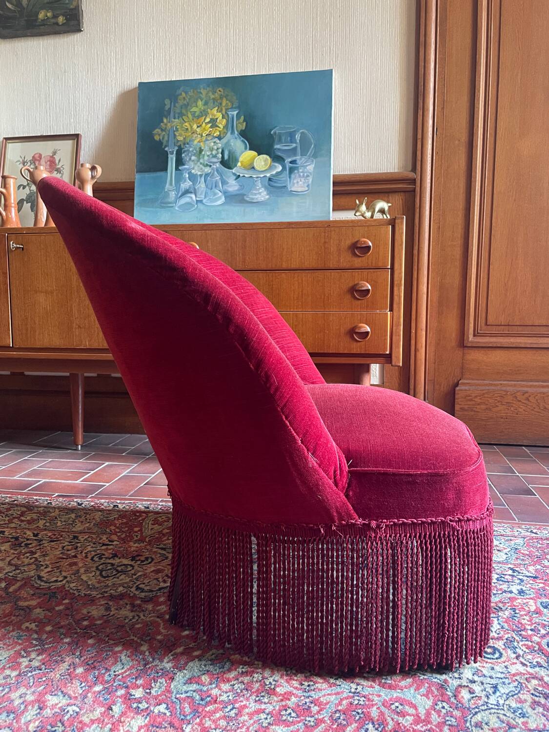 Upholstered toad chair