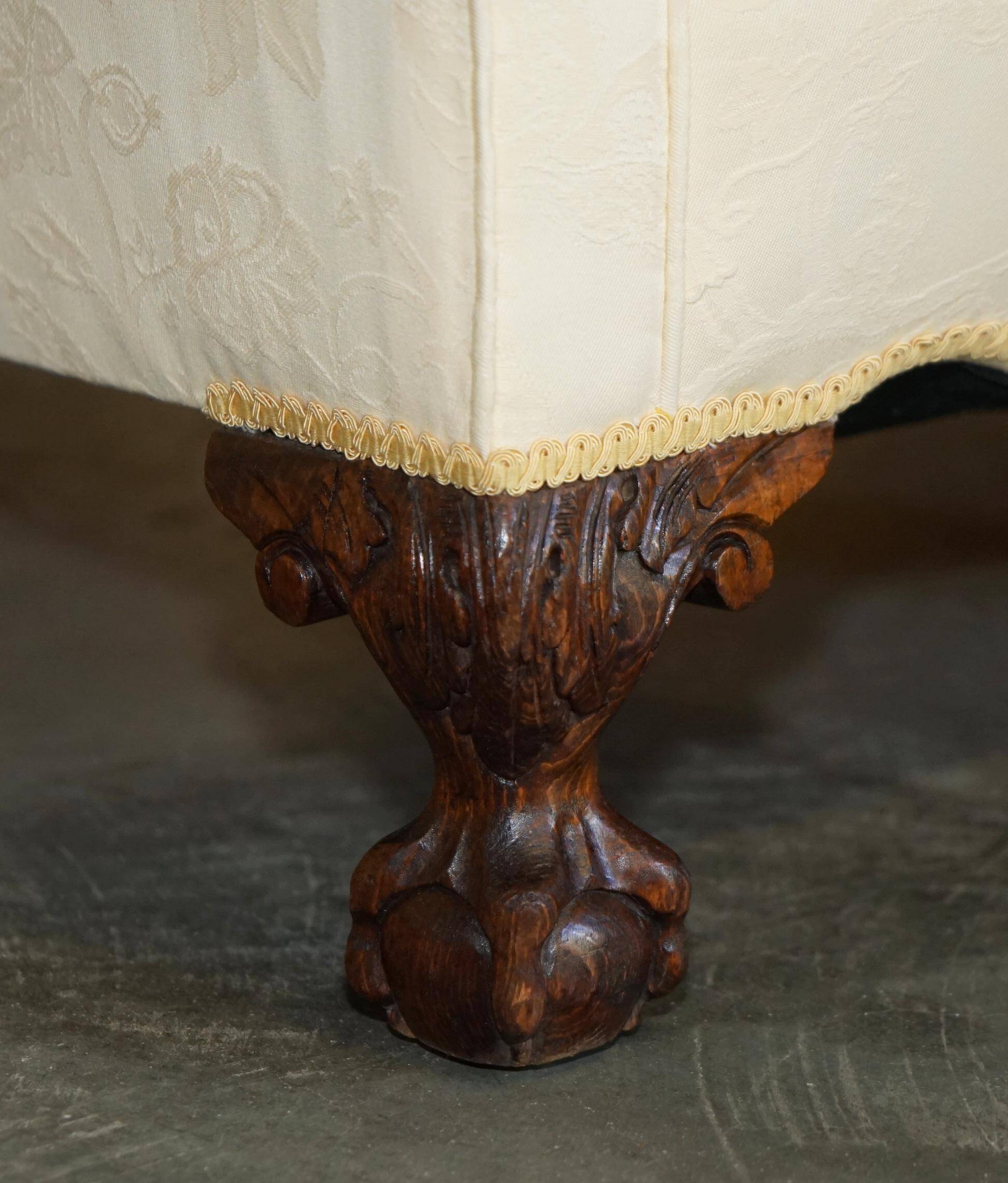 Pair of Edwardian armchairs from 1910 with carved legs and fabric.
