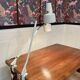 Paire de grandes lampes industrielles modulables 1950.