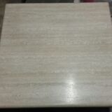 Table basse en marbre travertin