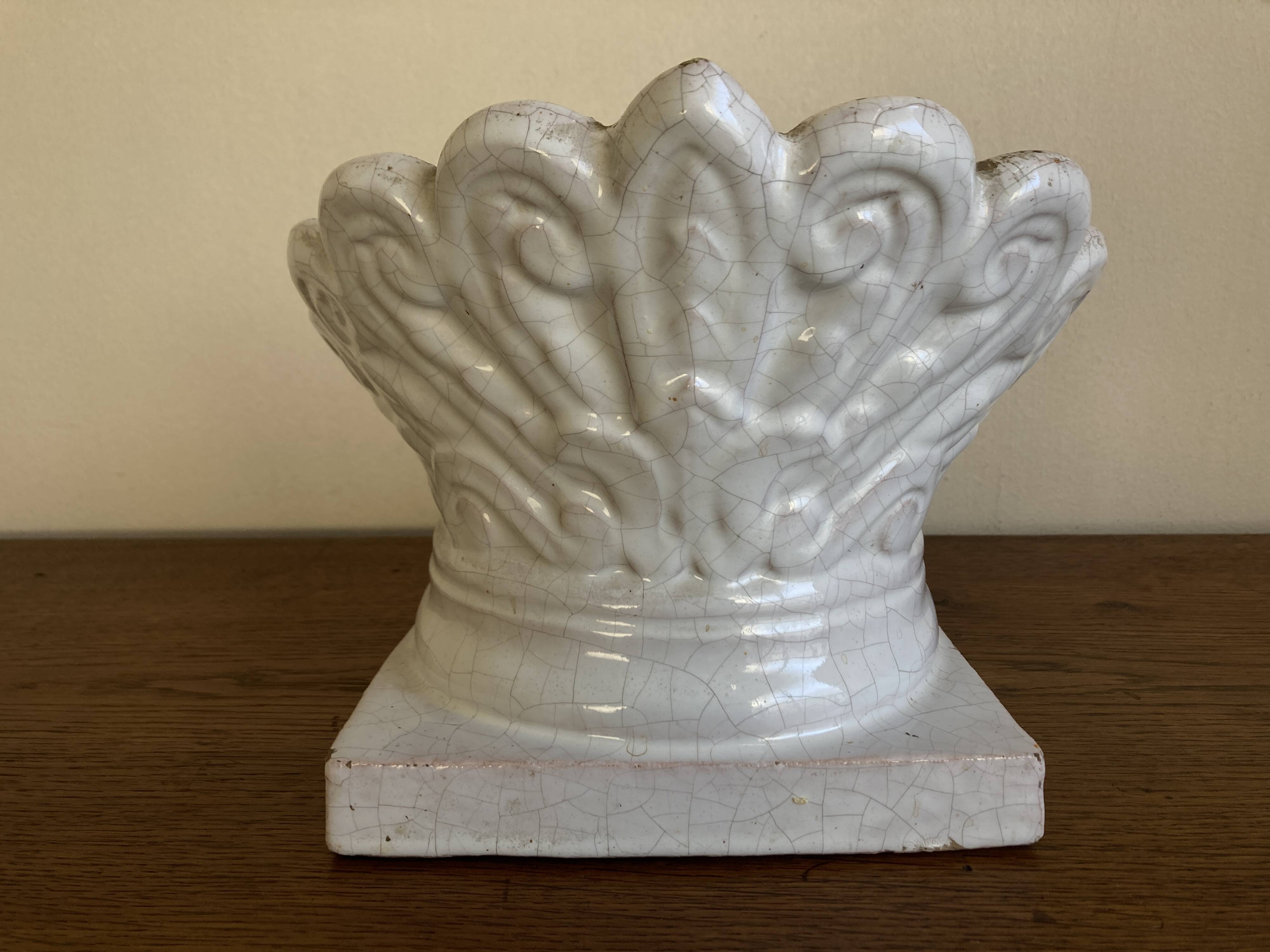Neoclassical cachepot, mid-19th century, acanthus leaves, terracotta capital