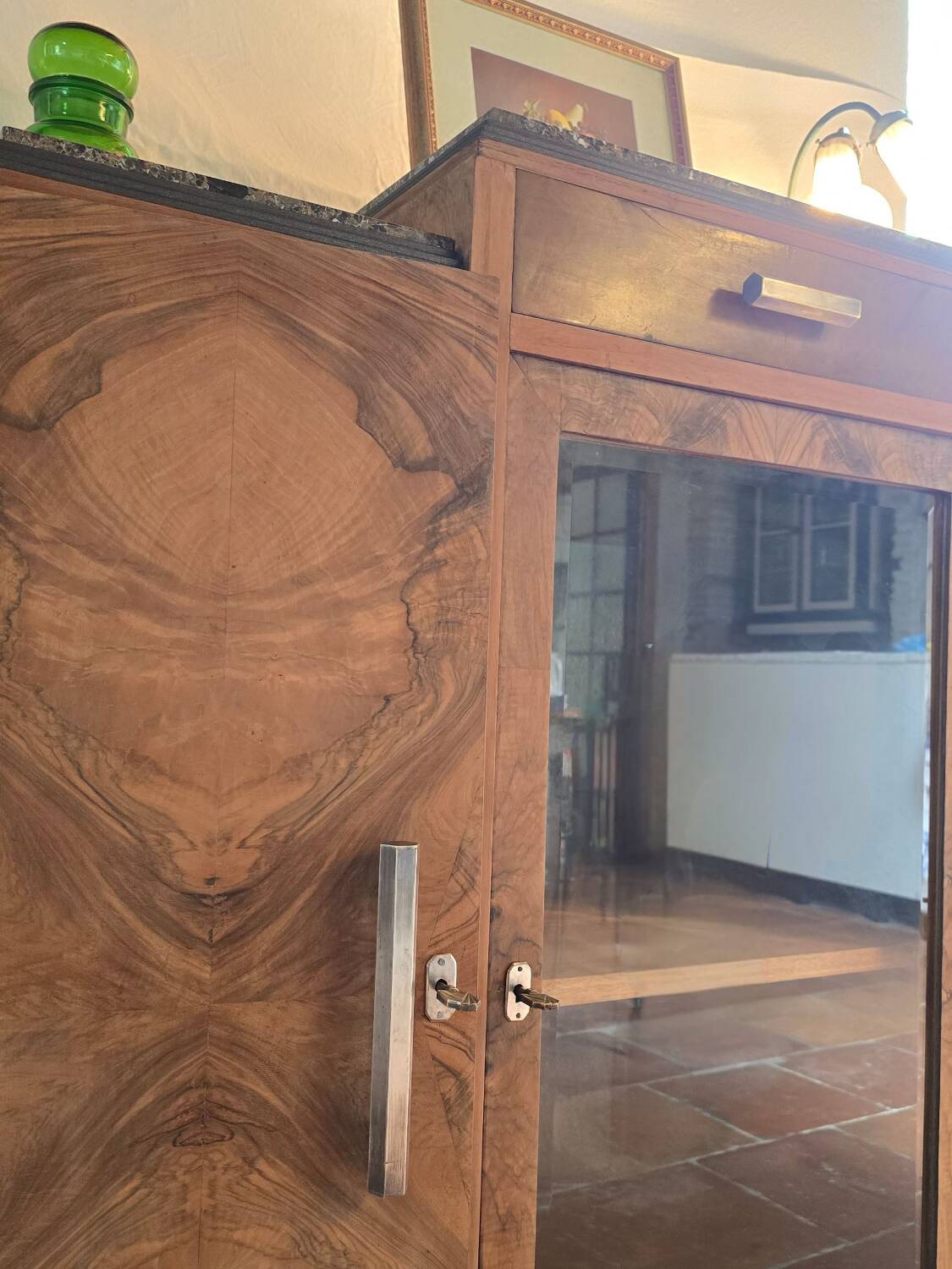 Buffet vitré Art déco en bois et marbre