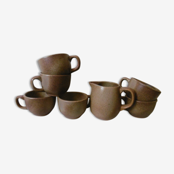 Berry cups and sandstone milk pot