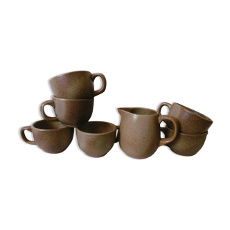 Berry cups and sandstone milk pot