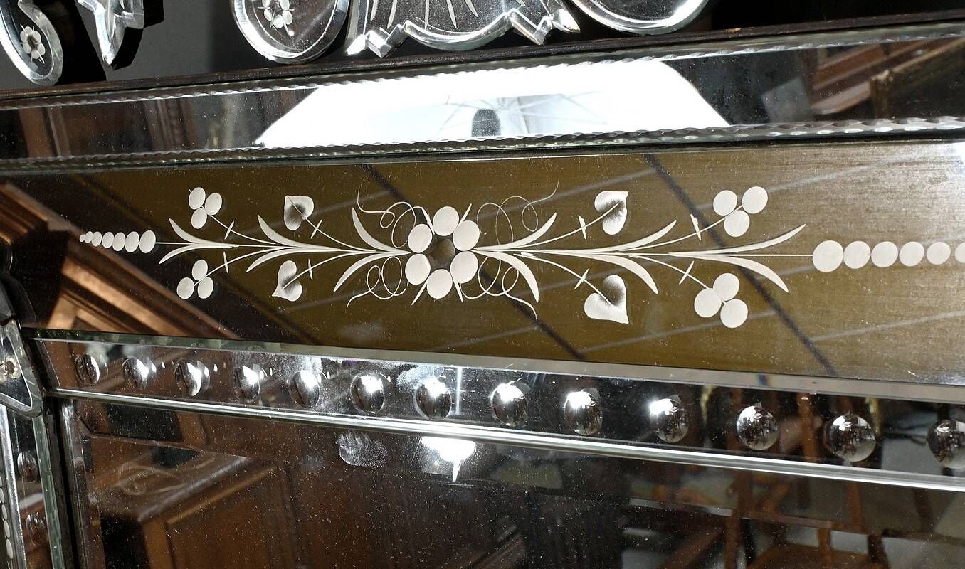 Important Venetian Mirror with Pediment, Italy – Early 20th Century