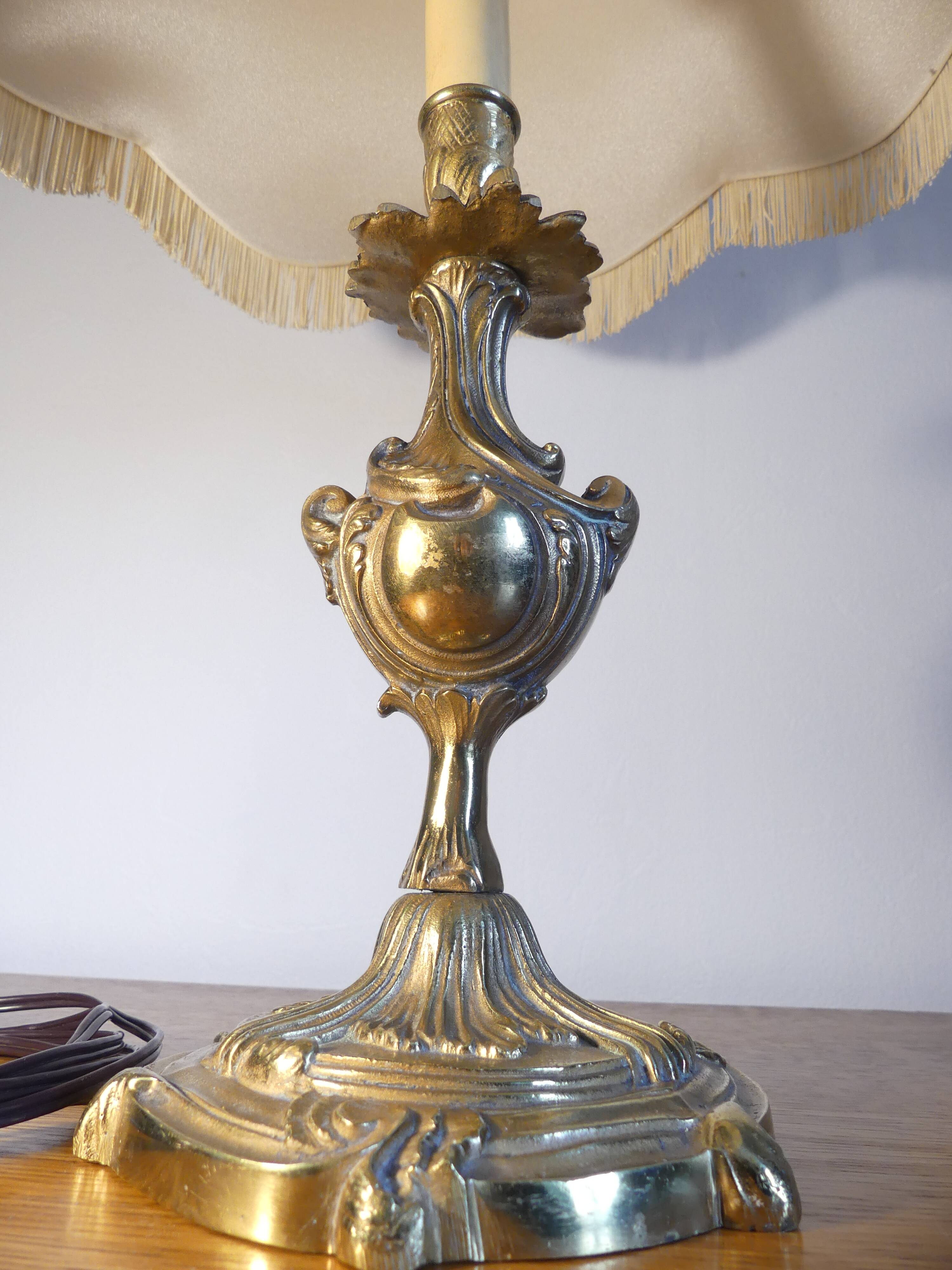Candlelight lamp 1950's Bronze and pagoda lampshade