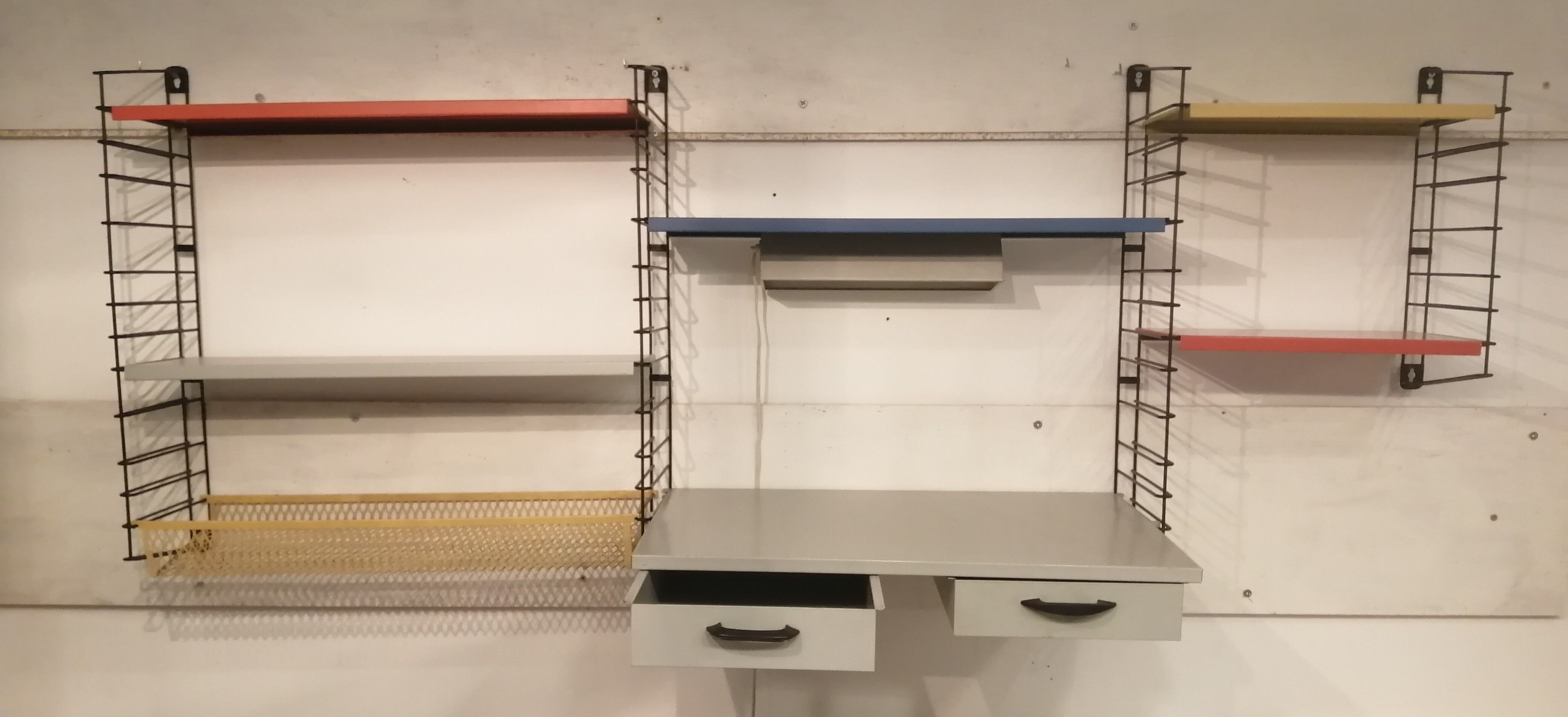 Triple shelf with Tomado desk (metal)
