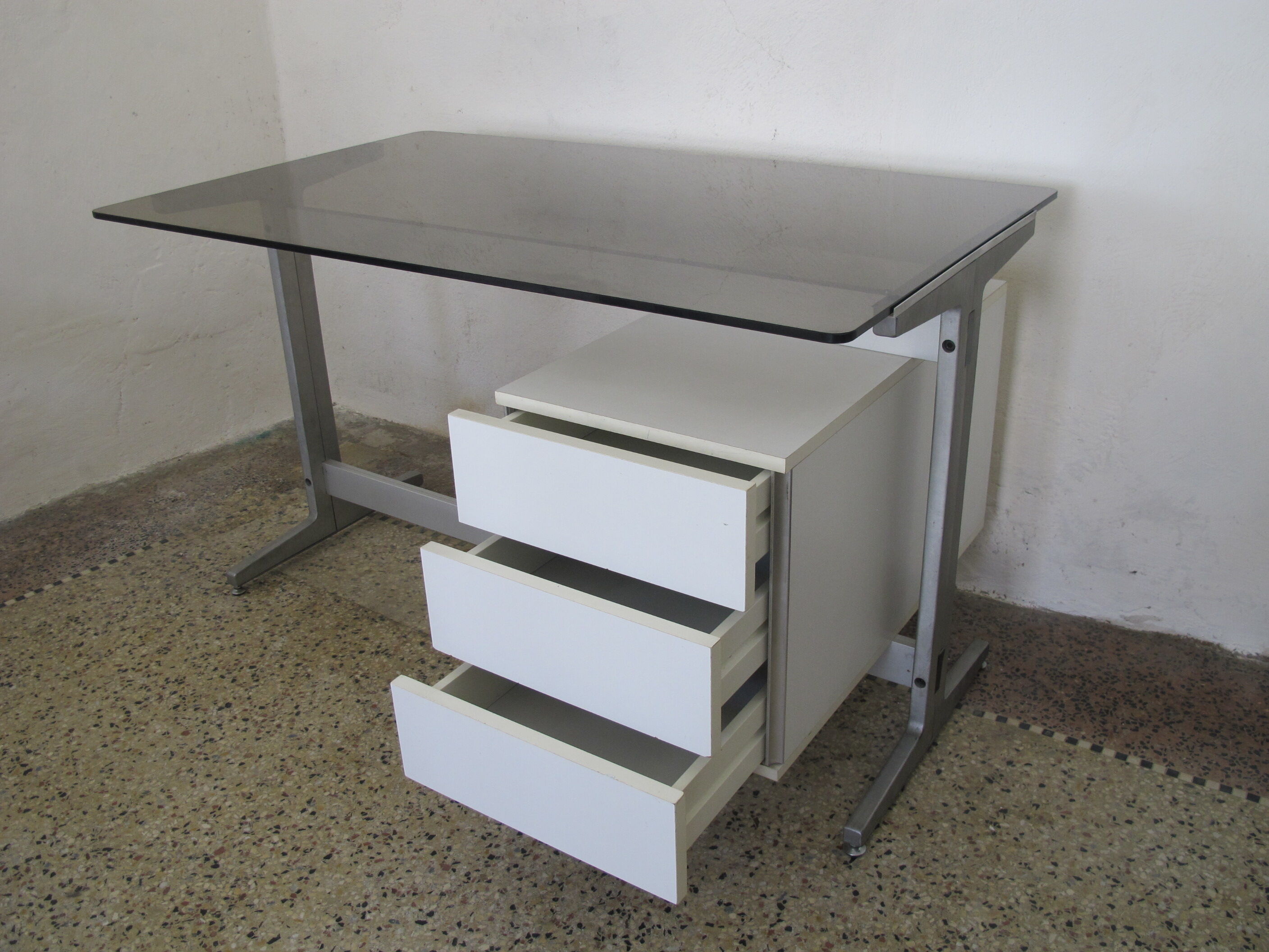 Desk by Etienne Fermigier